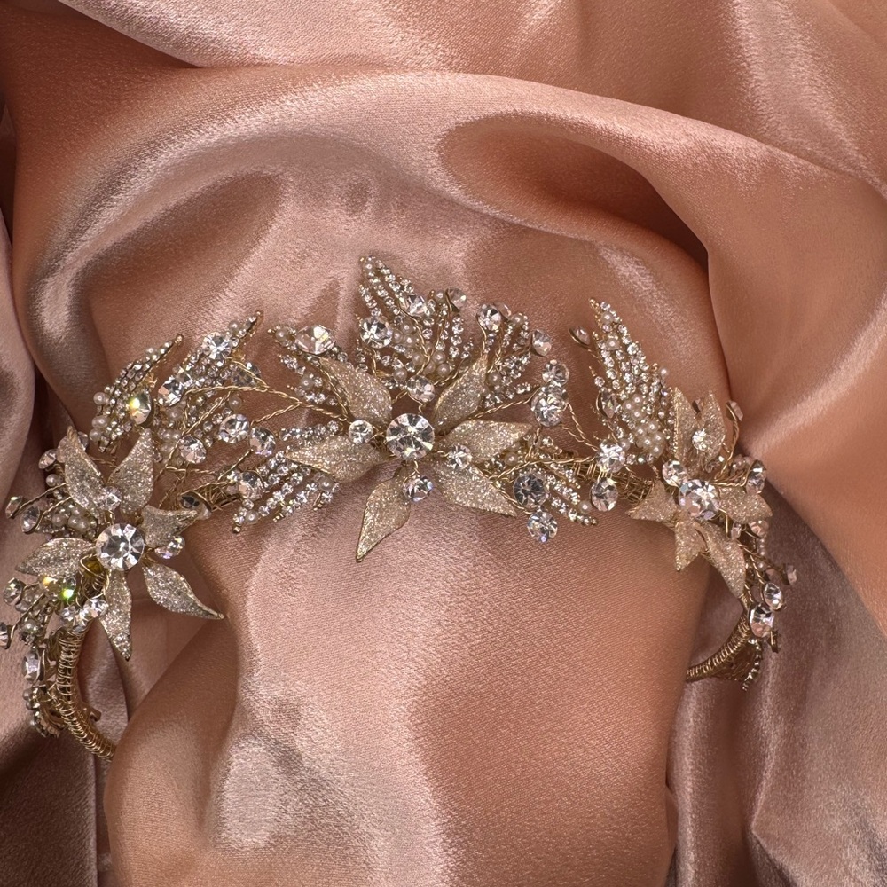 Elegant Gold Floral Headband